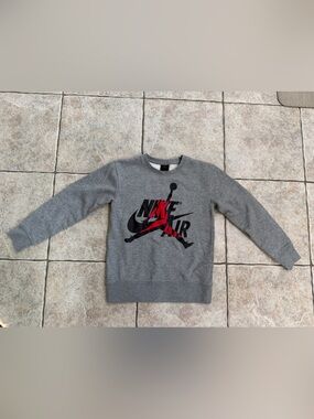 Nike Gray Air Jordan Logo Crewneck Sweater boys size medium